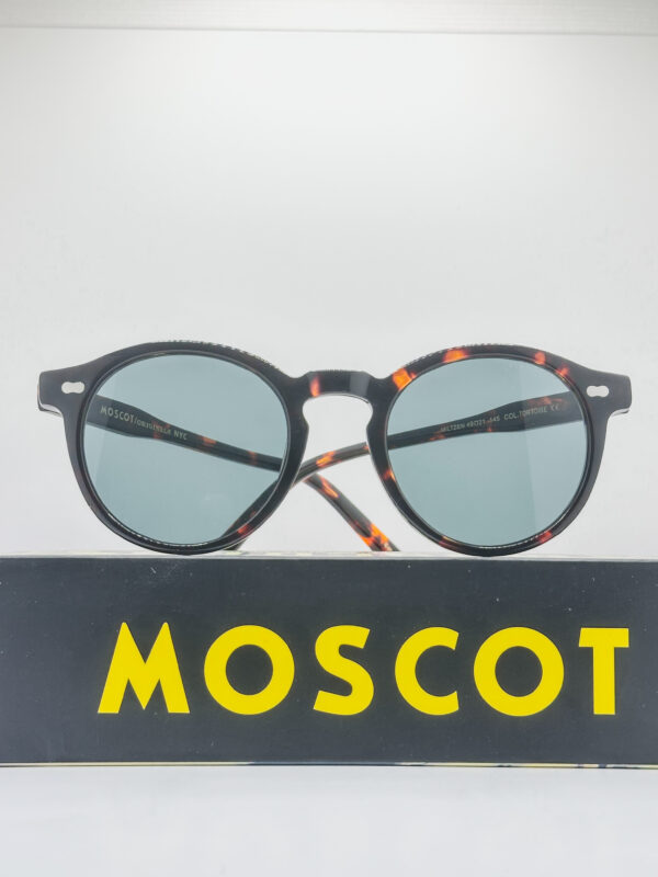 MOSCOT