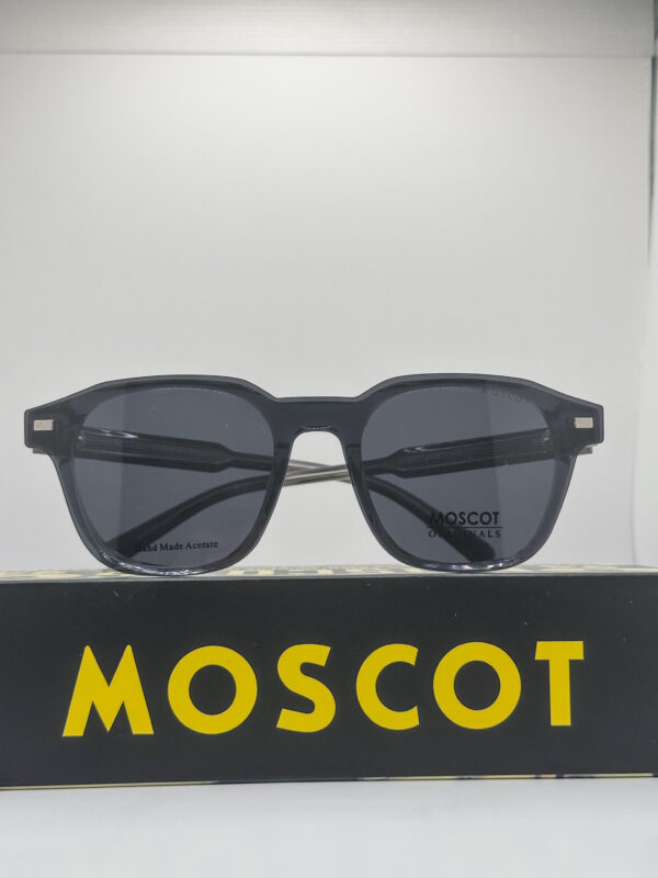 MOSCOT